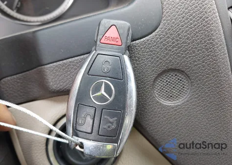 2011 Mercedes-Benz C 300 Luxury 4Matic/Sport 4Matic z USA, uszkodzony, nr VIN WDDGF8BB1BR158412